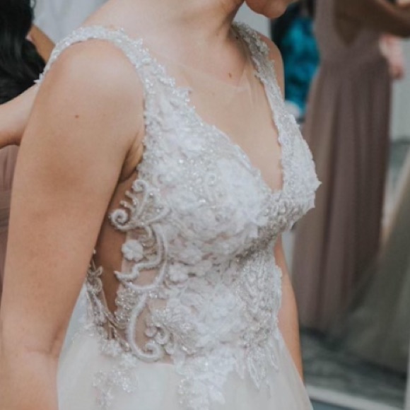 Pollardi Lanisideta Bridal Gown, lightly worn - Picture 4 of 12